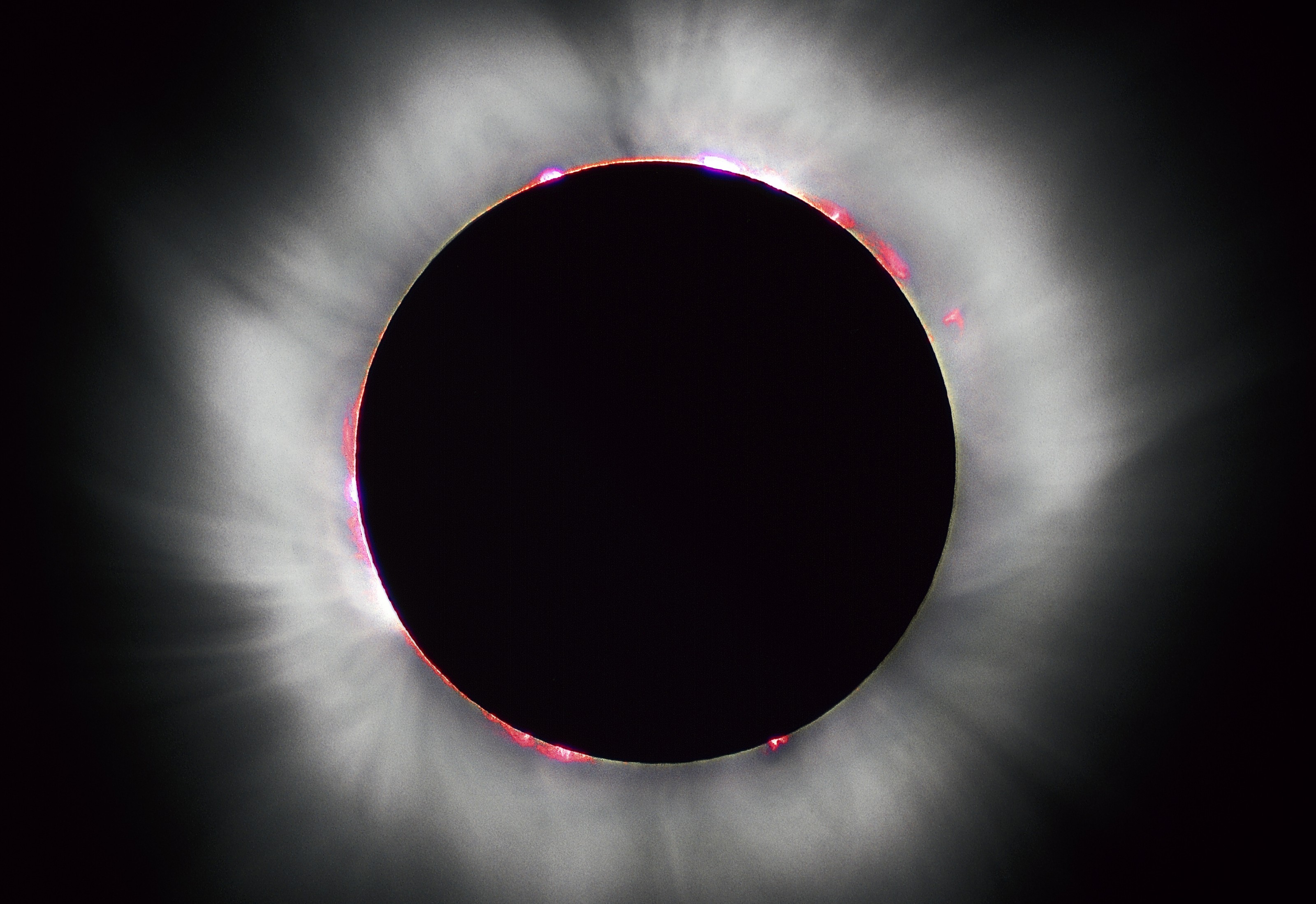 Solar_eclipse_1999_4.jpg